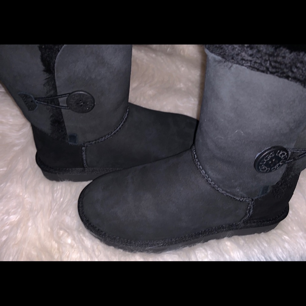 UGG Bailey Button II Boot - Picture 6 of 9